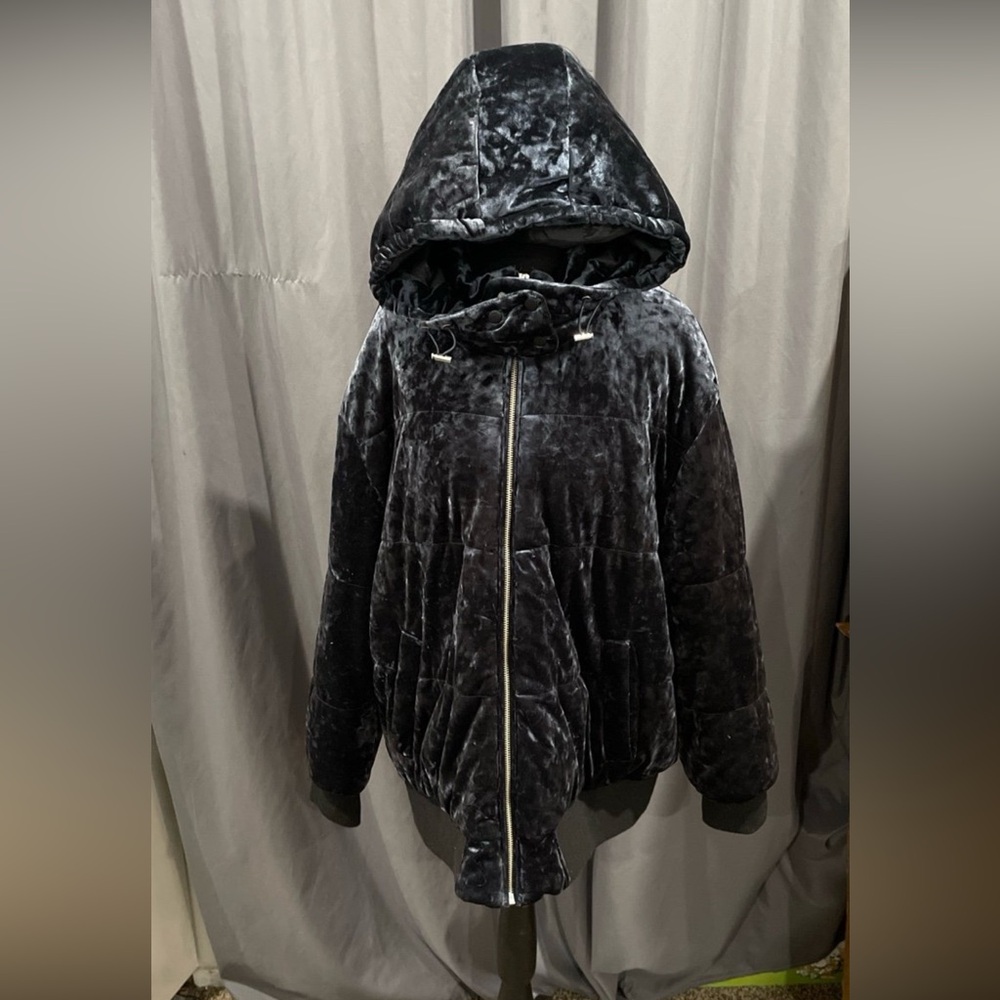 Abound velvet puffer jacket with hood size XL